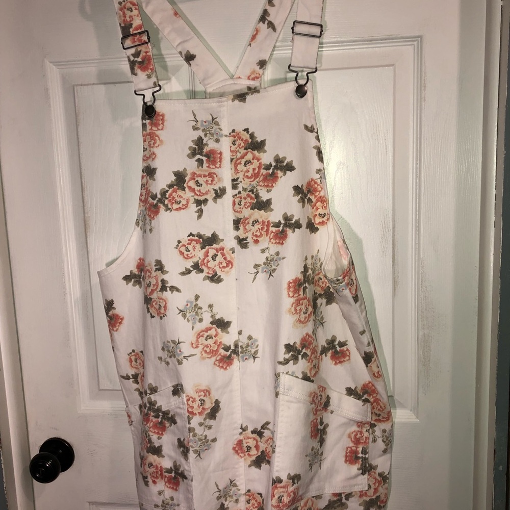 - Size XXL/2XG (19) lightweight cotton blend floral print overall skirt. N…